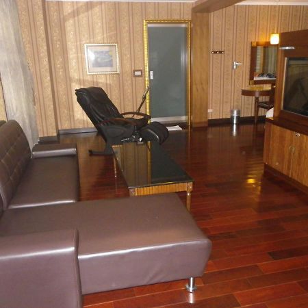 Sunflower Motel Hsinchu Extérieur photo