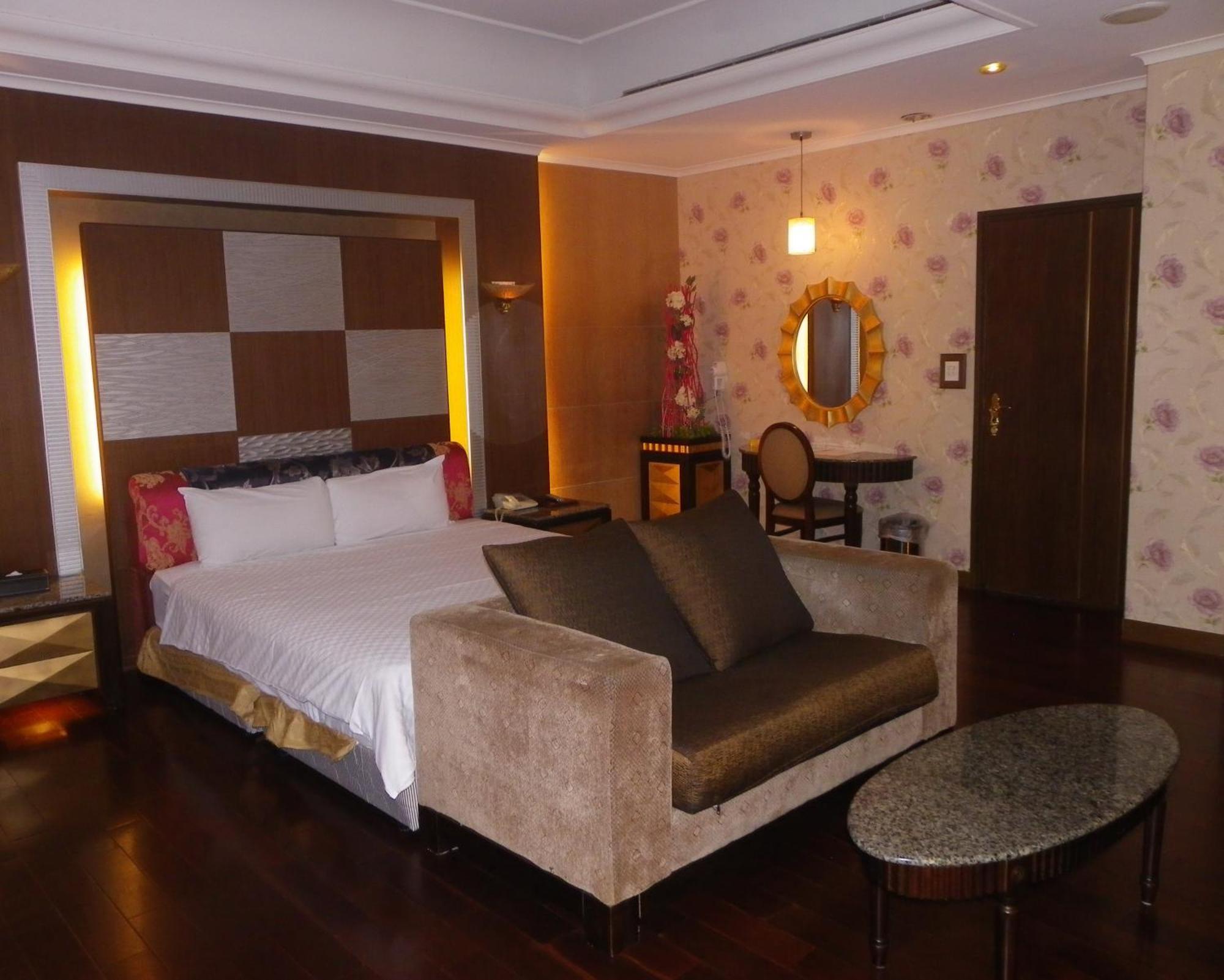 Sunflower Motel Hsinchu Extérieur photo
