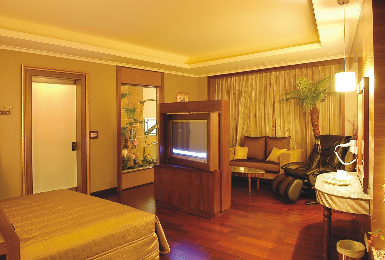 Sunflower Motel Hsinchu Extérieur photo